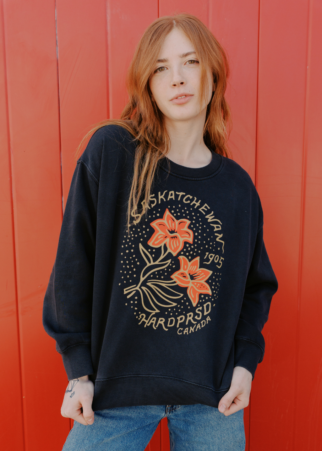 Gold Lily Crewneck | Vintage Black | Ladies