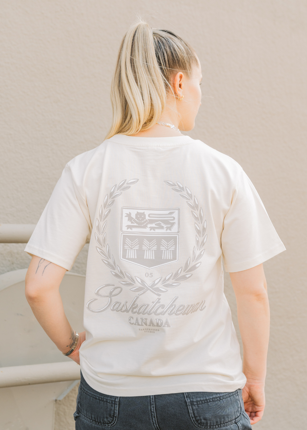 Premier Wreath Tee | Birch | Ladies