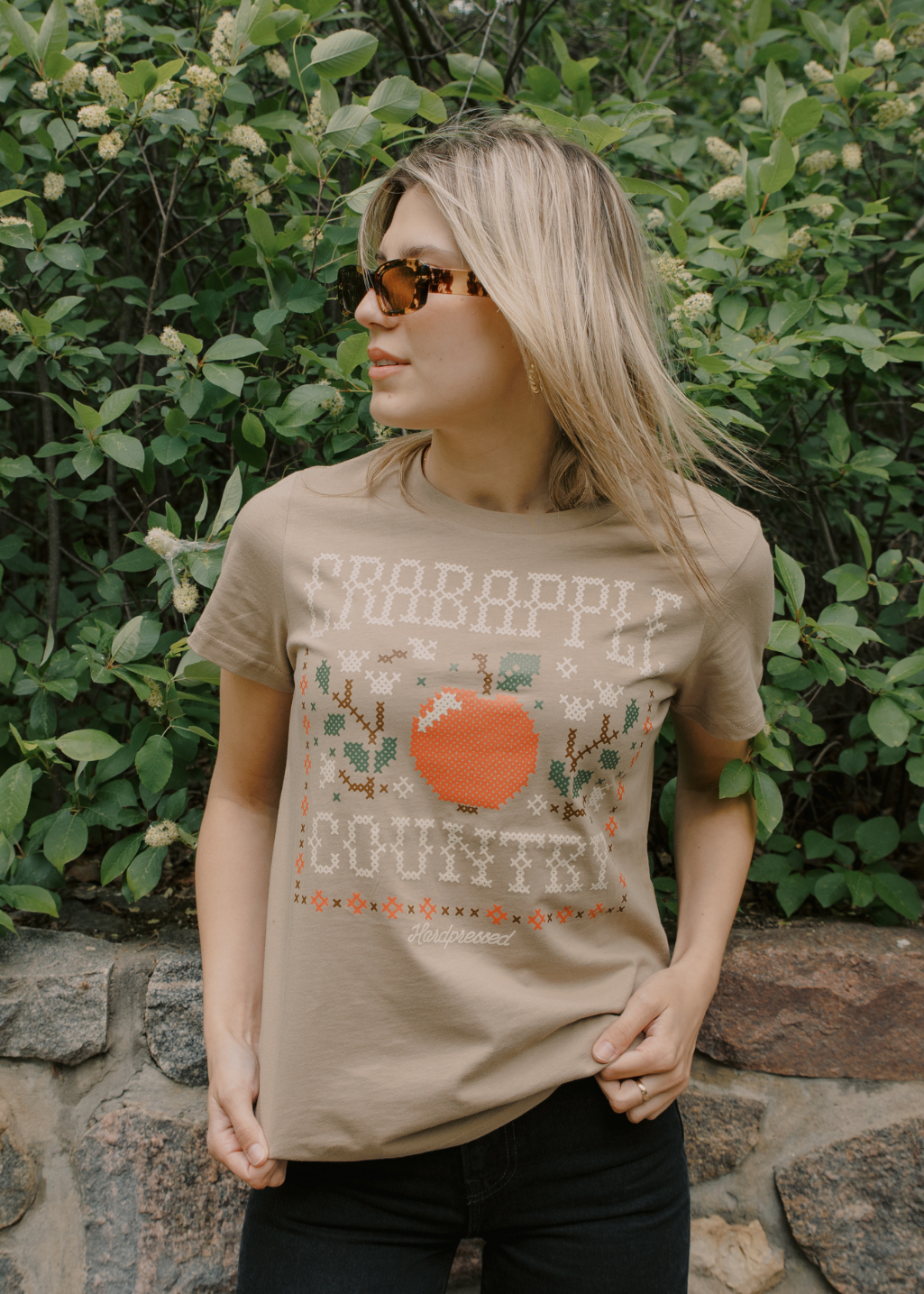 Crabapple Country Tee | Dunes | Ladies