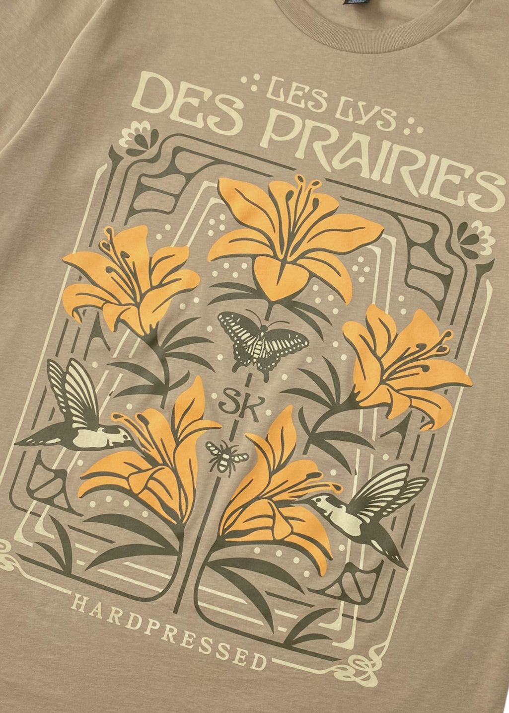 Nouveau Lily Tee | Dunes | Unisex and Ladies - Hardpressed Print Studio Inc.