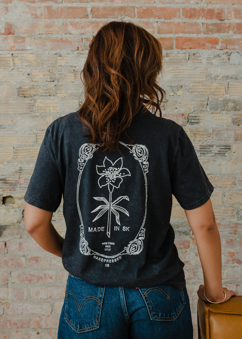 Memento Lily Tee | Black Stone | Ladies