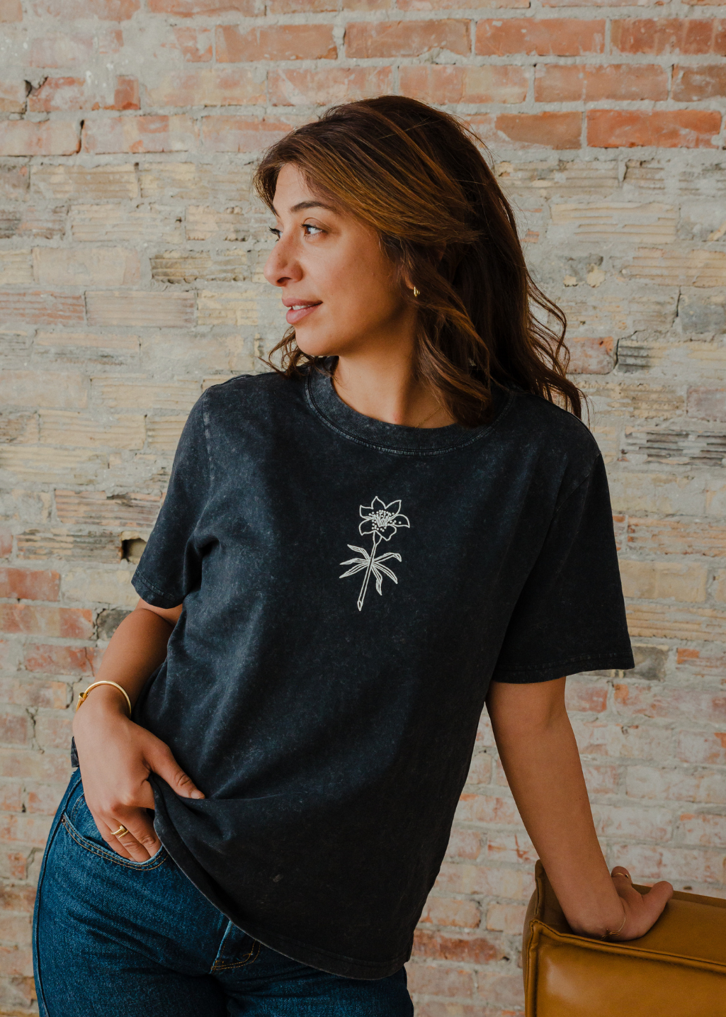Memento Lily Tee | Black Stone | Ladies
