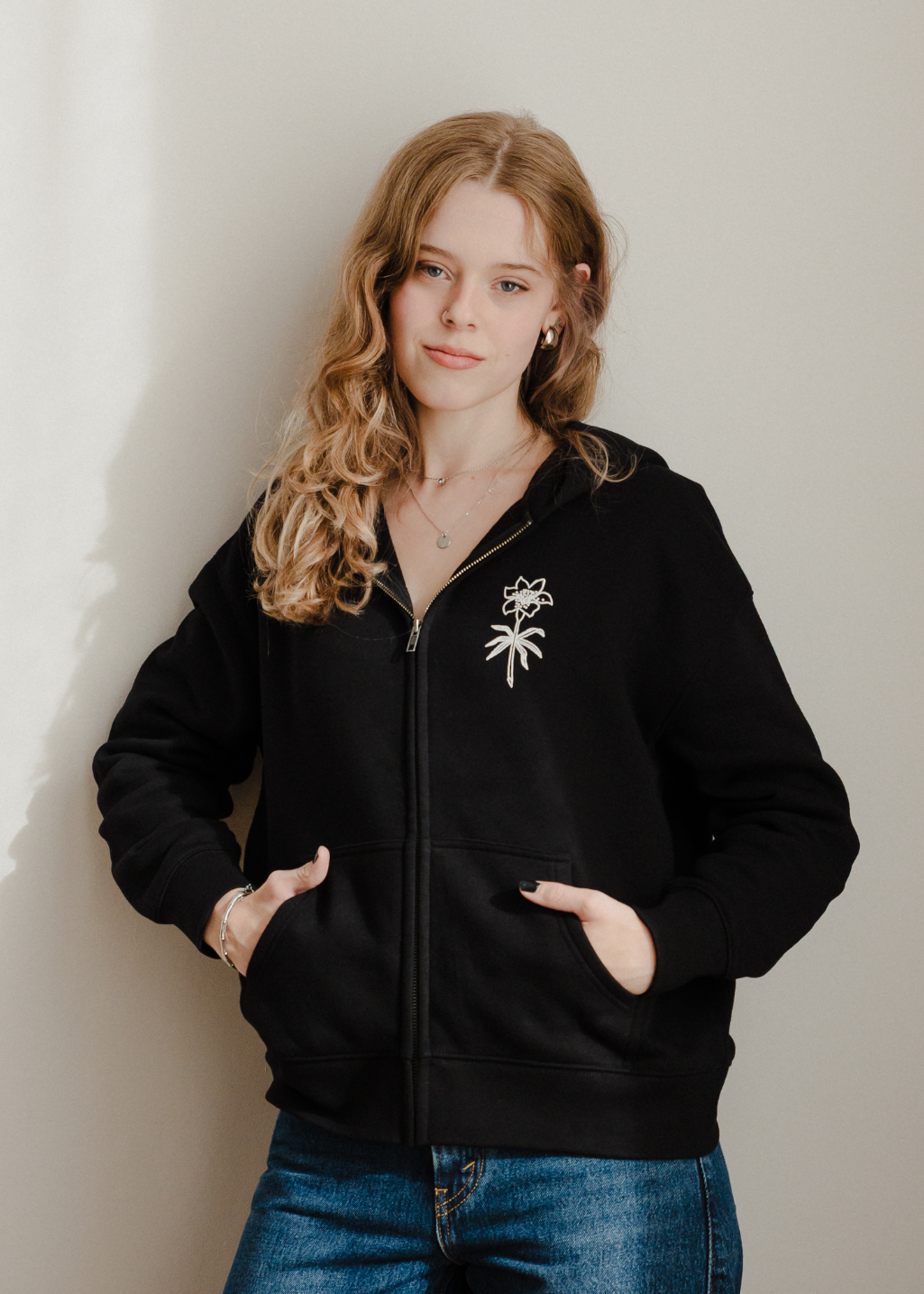 Memento Lily Zip-up Sweater | Black | Ladies