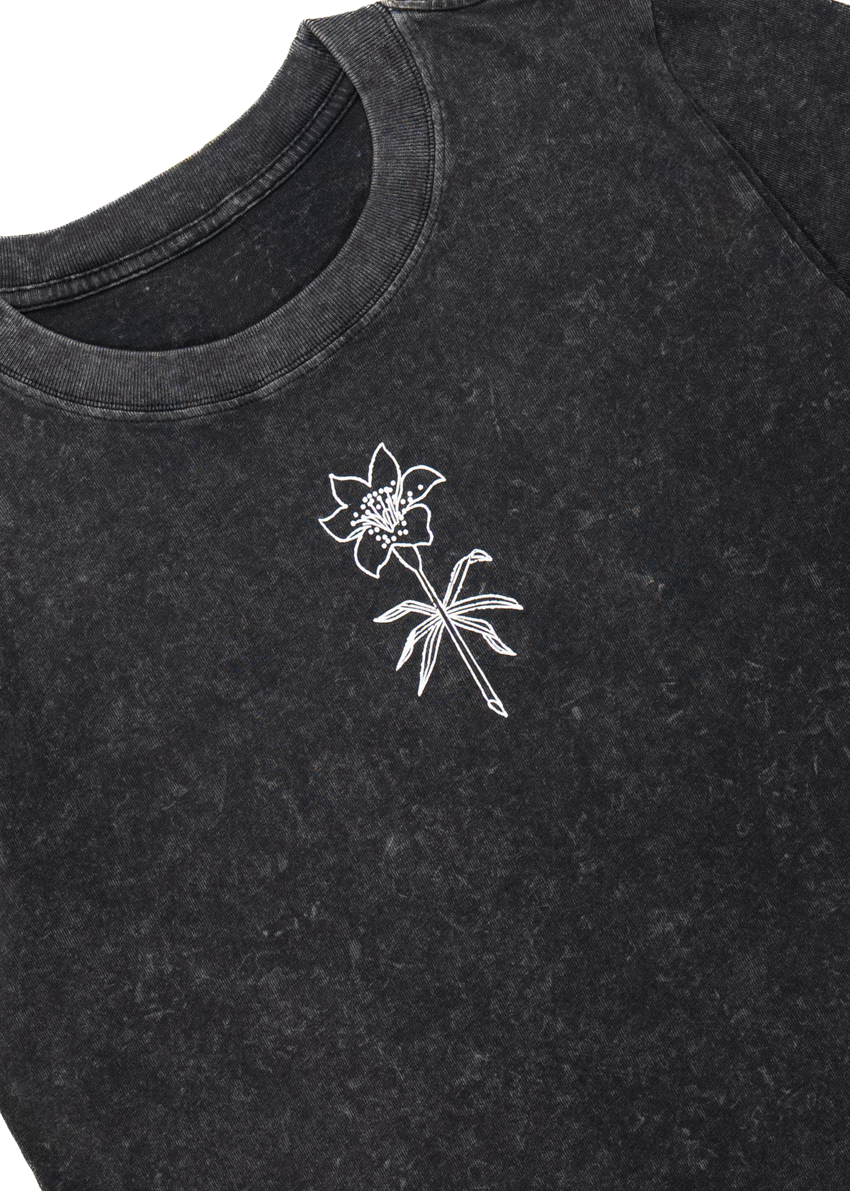 Memento Lily Tee | Black Stone | Ladies